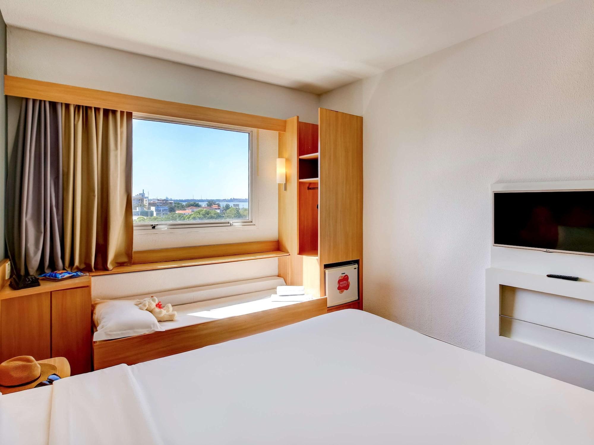Ibis Vitoria Praia Do Canto Exterior foto
