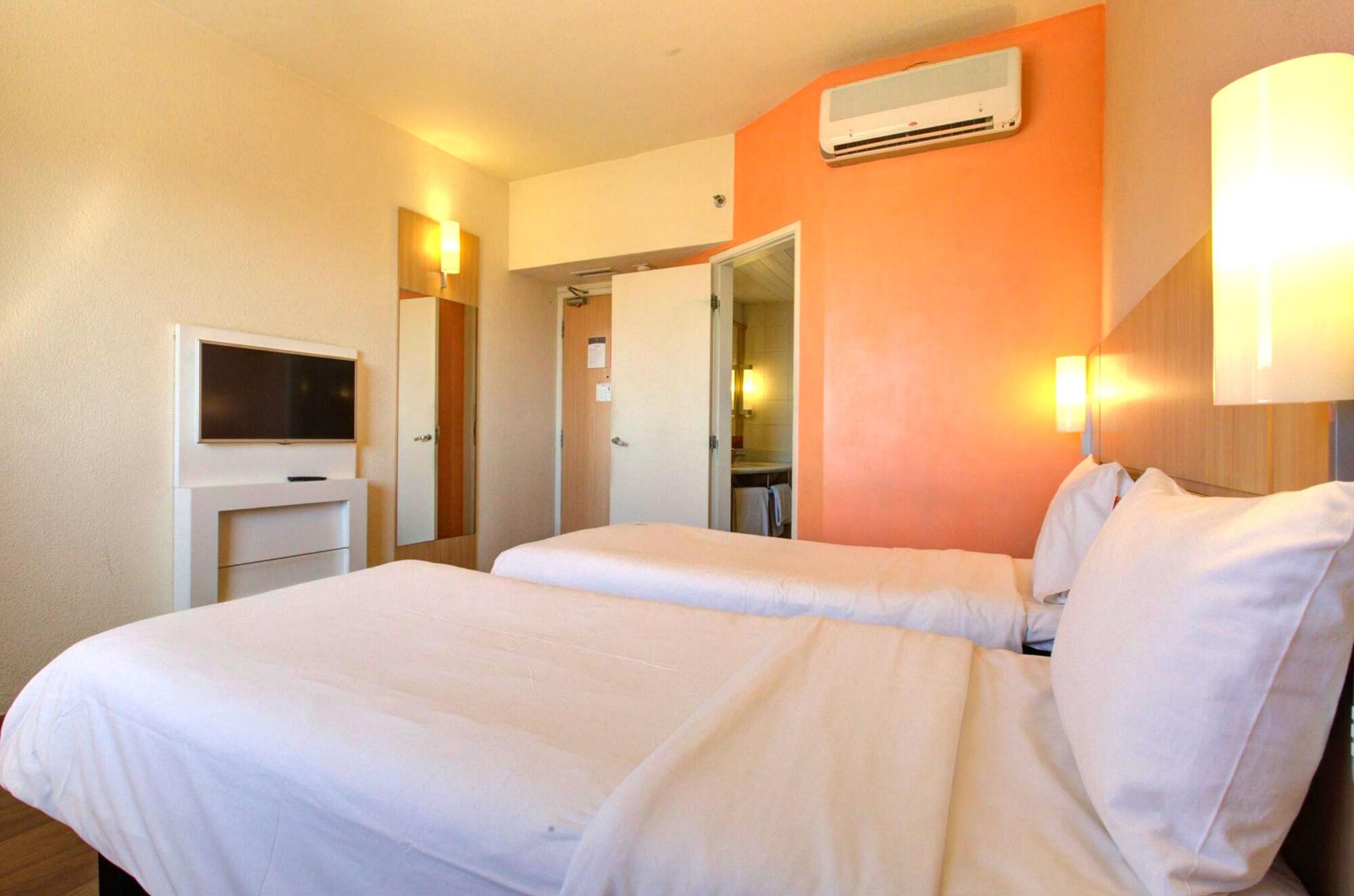Ibis Vitoria Praia Do Canto Exterior foto