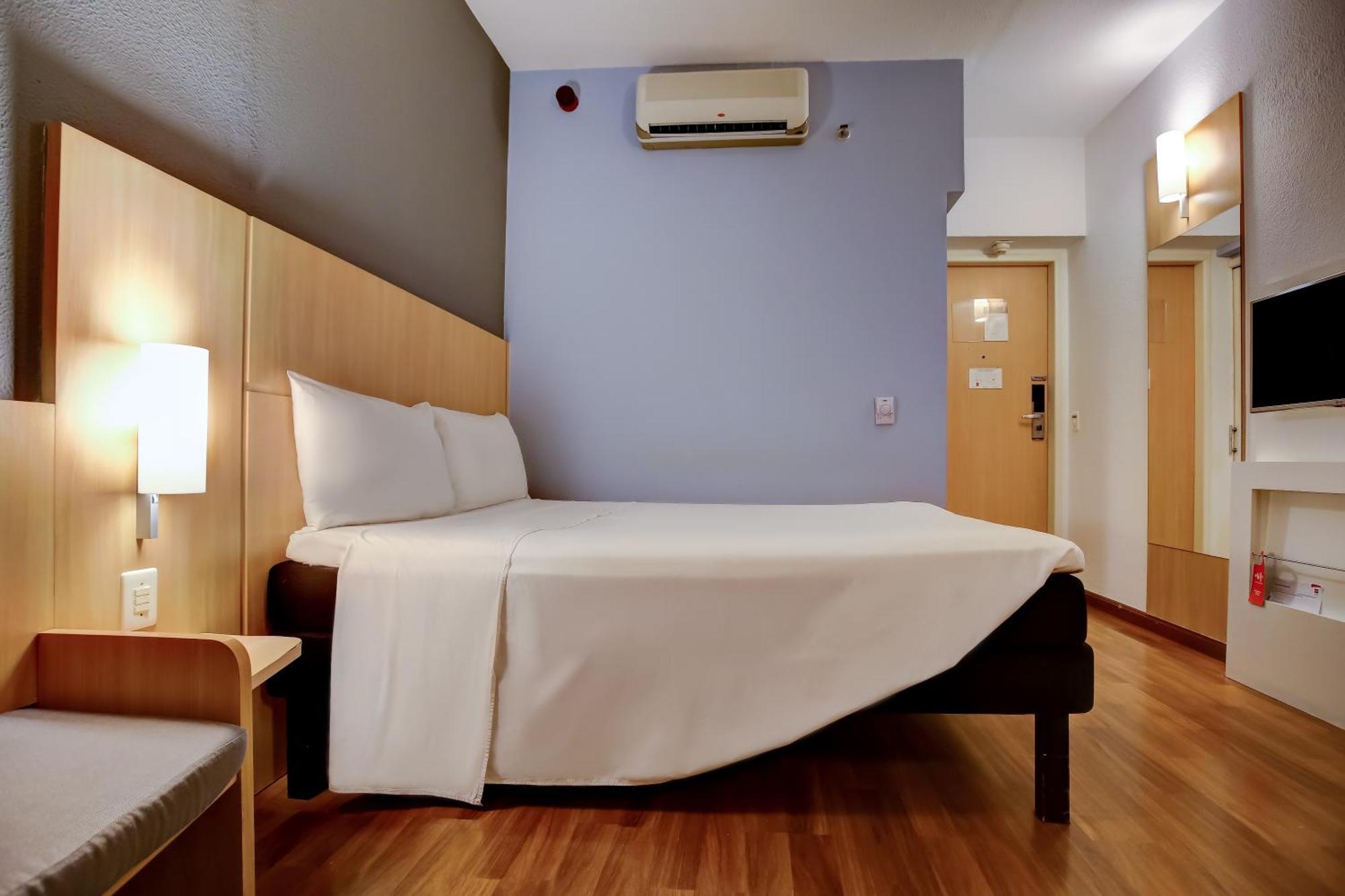 Ibis Vitoria Praia Do Canto Exterior foto